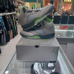 Jordan 5 Green Bean Size 10.5 