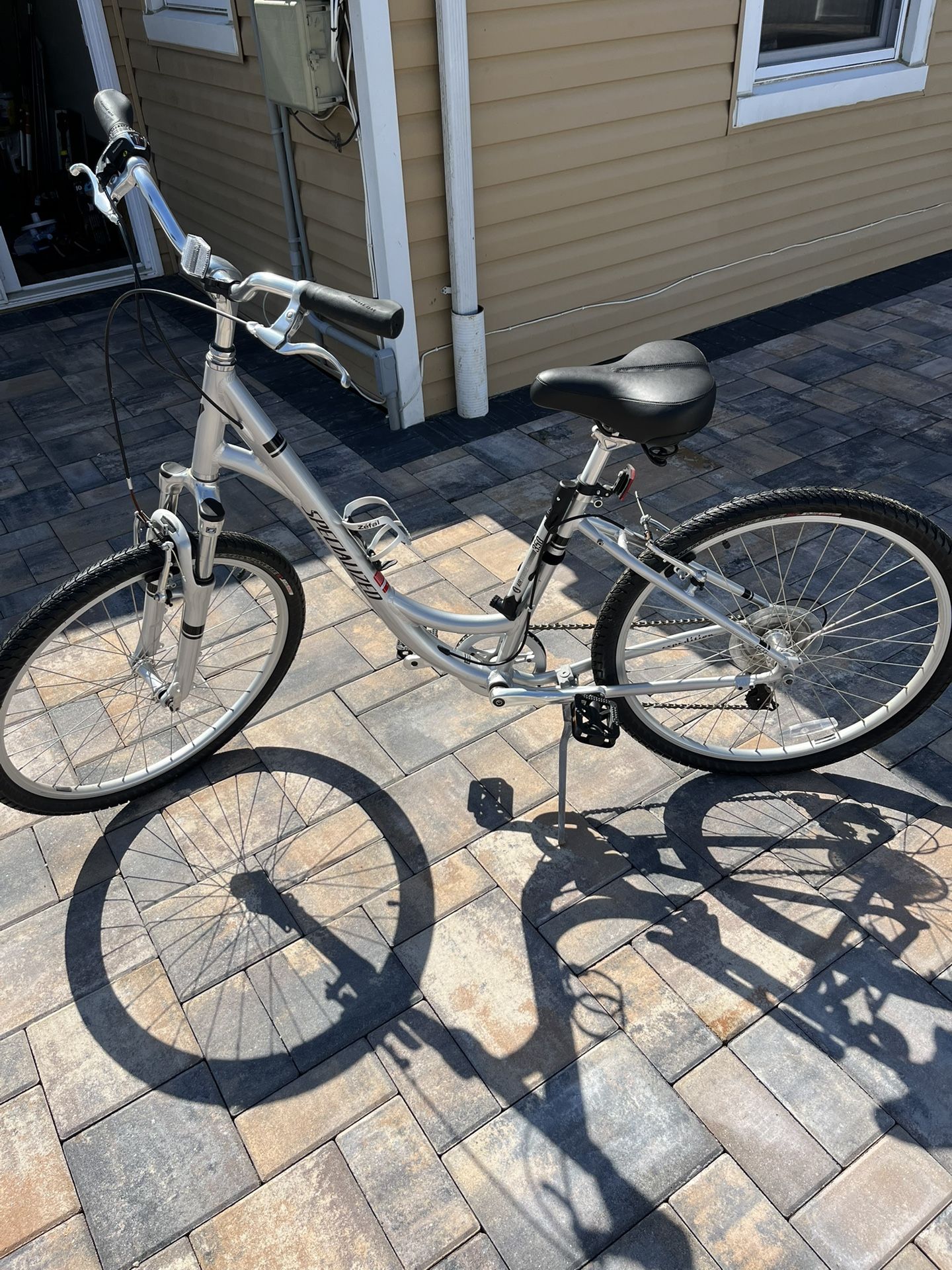 SPECIALIZED LOW ENTRY CRUISER BIKE
