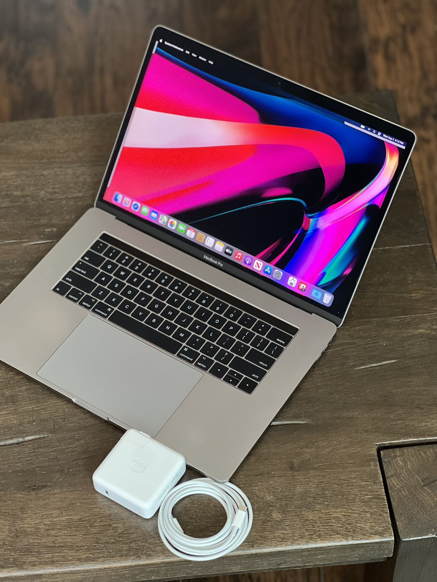 MacBook Pro - 32GB ram - 512gb SSD - intel 8core i9