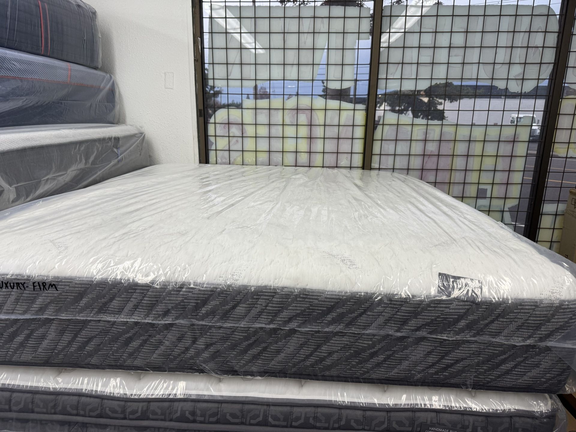 KING SIZE AIRLEOOM (LUXURY-FIRM) HYBRID MATTRESS & BOX SPRINGS BED SET