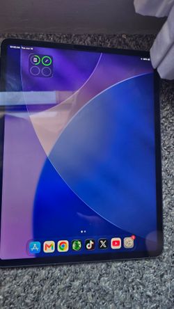 Apple iPad Pro 12.9" (6th Gen) with 512GB cellular unlocked apple pencil included