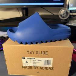 Yeezy Slide Azure Size 4