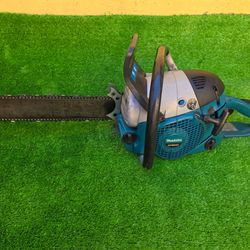 Makita 20" Professional Grade Gas-Powered Chainsaw Made in Germany DCS6421 Motosierra de Gas