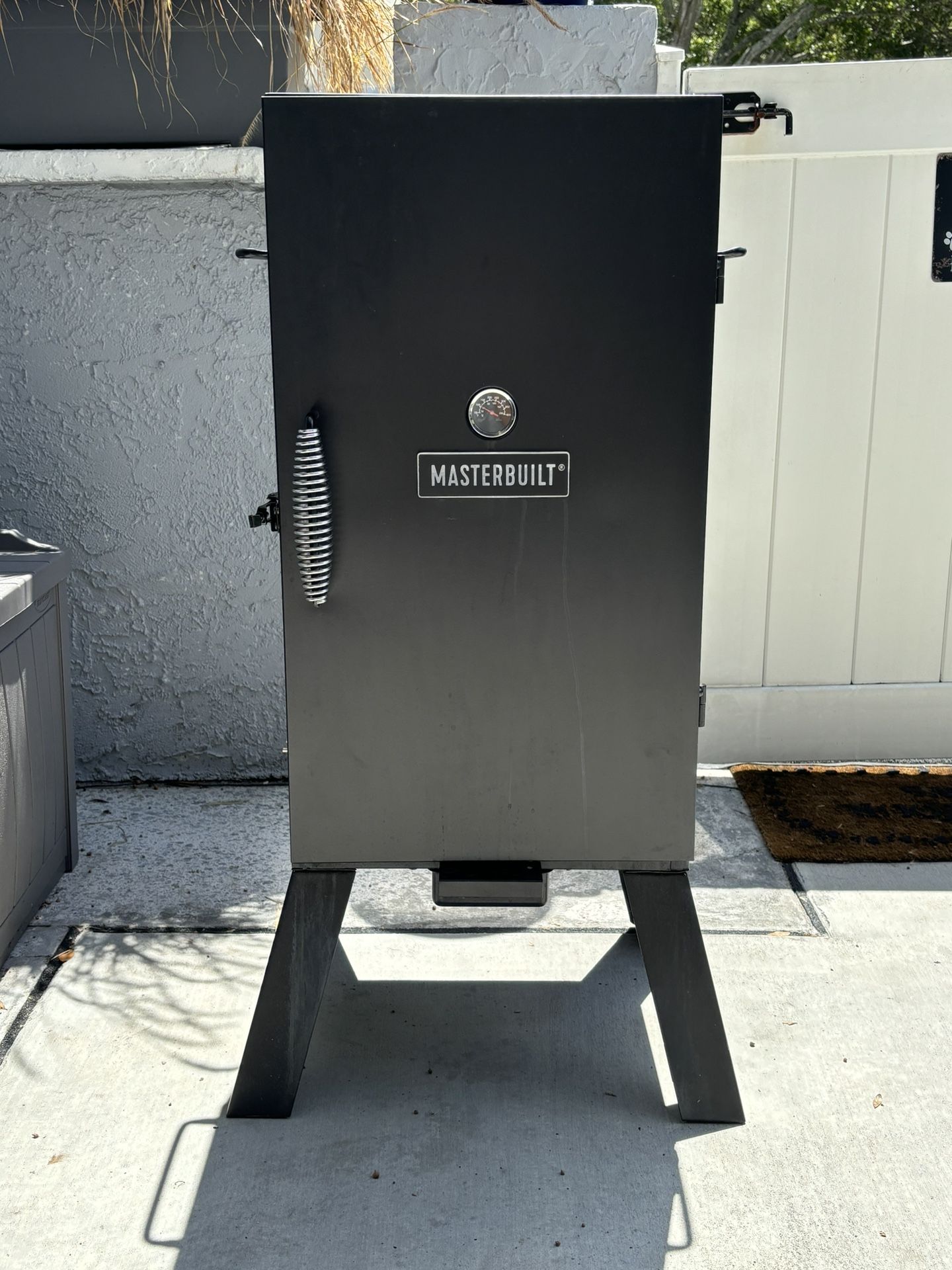 Masterbuilt Electric Smoker