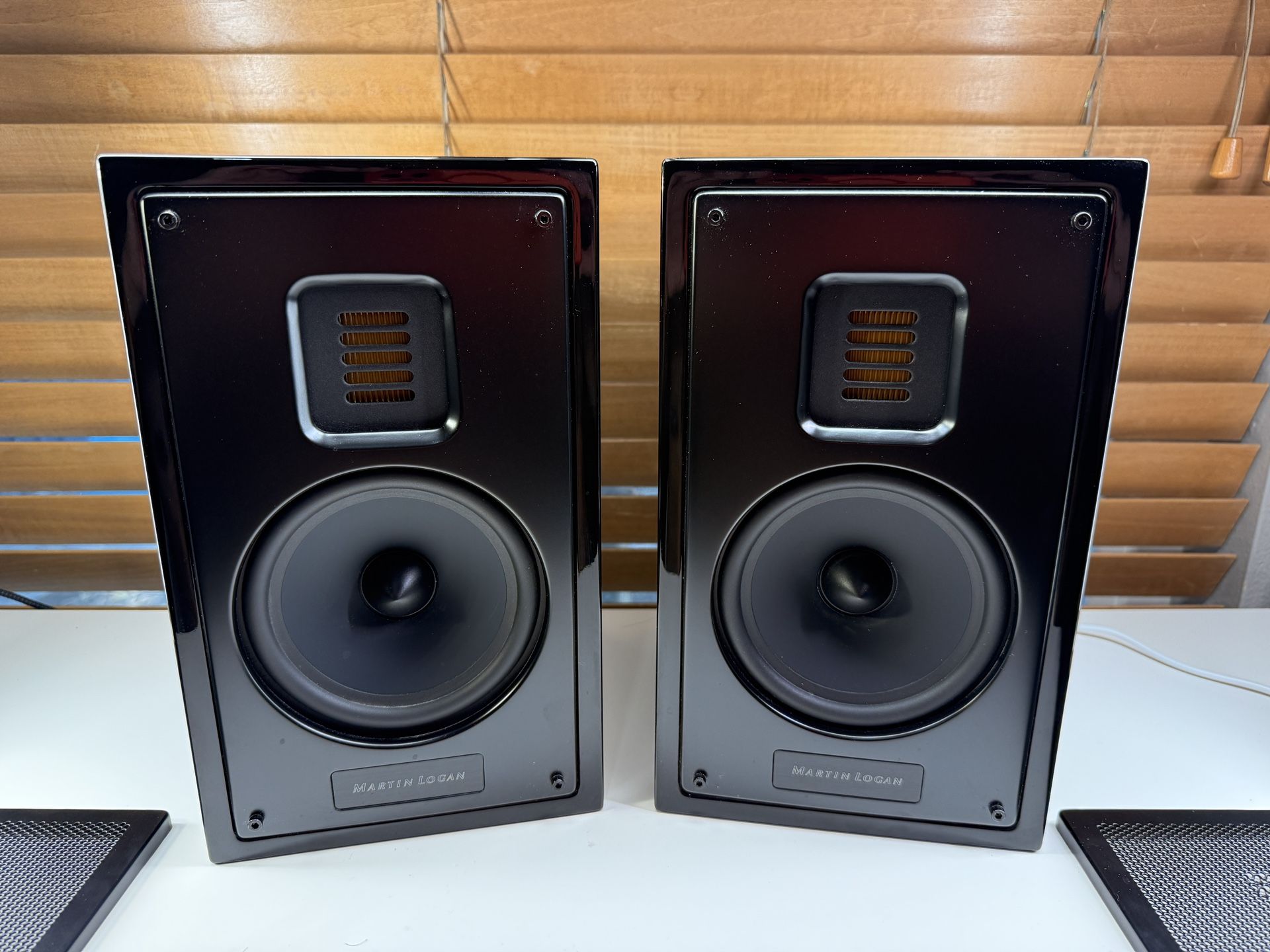 Martin Logan Motion 15 Passive Bookshelf Speaker Pair Gloss Black