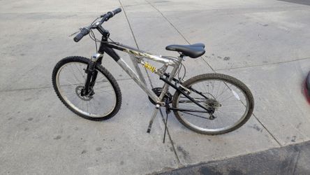 Mongoose XR200 mountain bike
