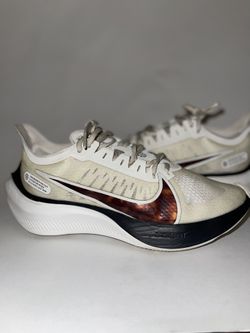 Nike Zoom Gravity US 7 Womens Shoe 