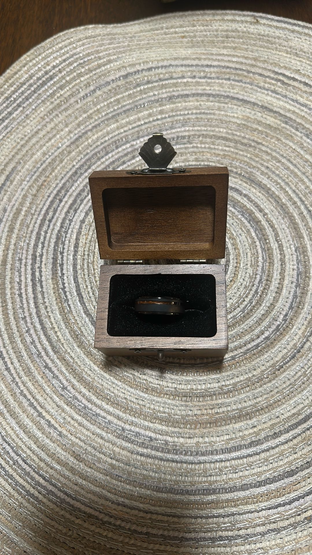 MEN’S SIZE 9 THORUM WEDDING BAND
