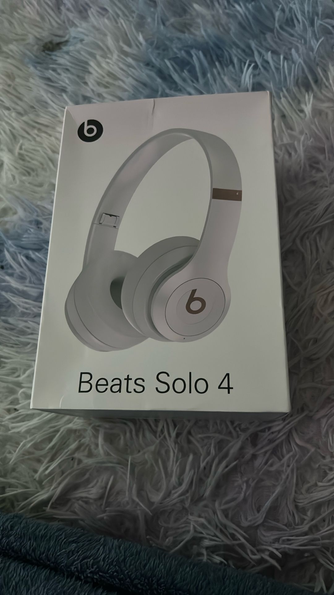 Beats Solo 4 pink