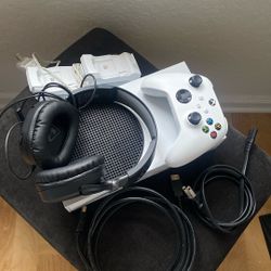 Xbox Series S Bundle!! 512GB: Slim Design, USB-C, Wireless Controller, Battery Pack Charger, Turtle Beach Headset