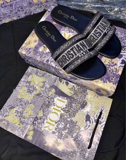 D*or sandals