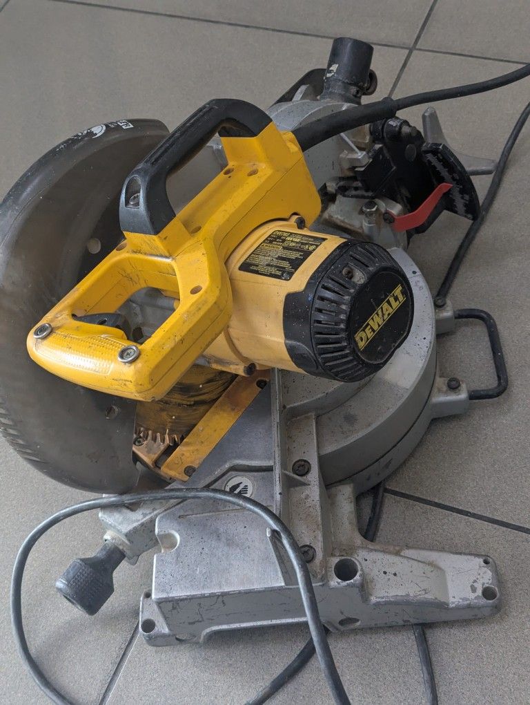 DeWalt Table Miter Saw