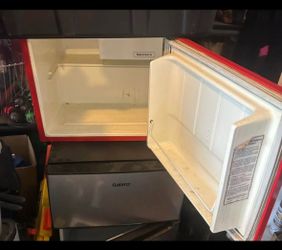 Mini fridge