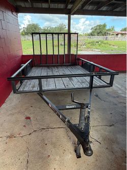 Single axle utility trailer