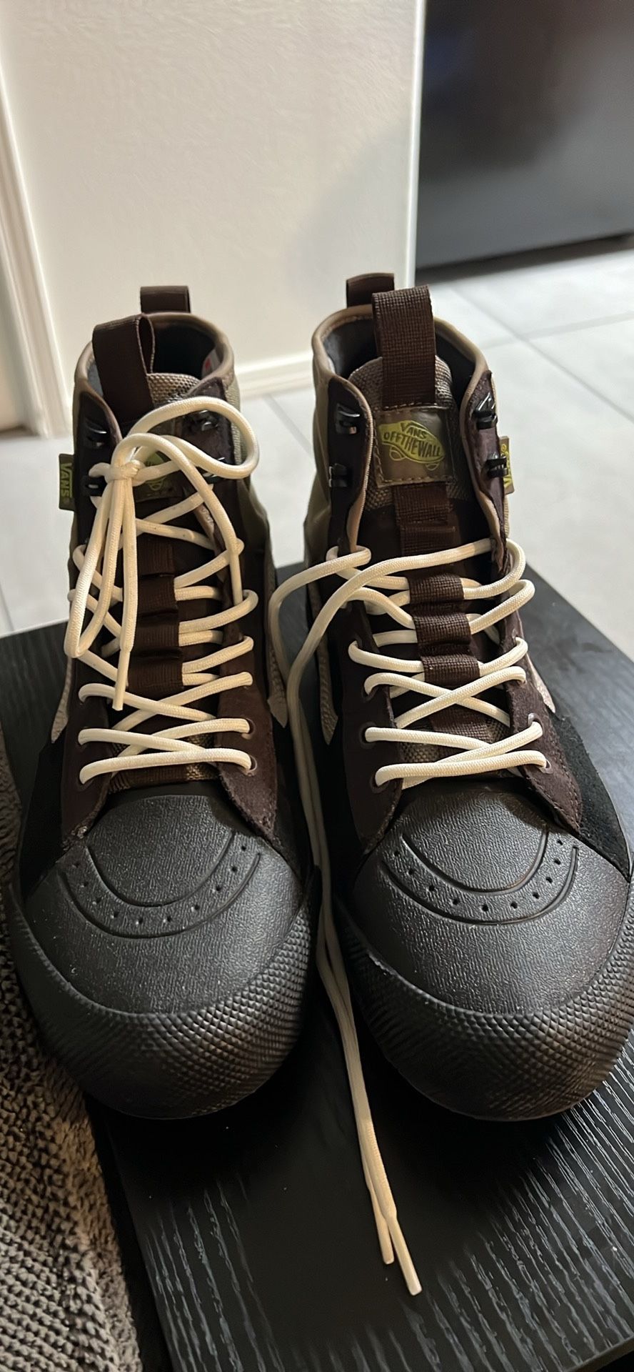 Vans MTE Gore Tex Men’s 9 Women’s 10.5
