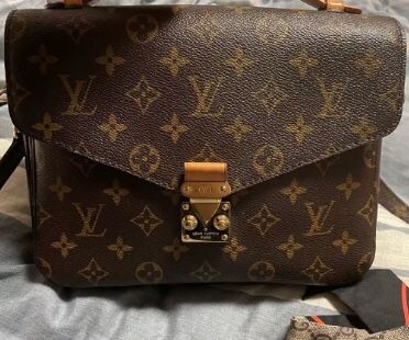 Louis Vuitton monogram messenger bag