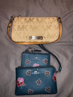 Women’s wristlet