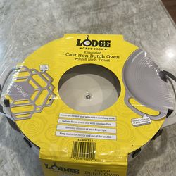 Lodge Dutch oven 6 quart