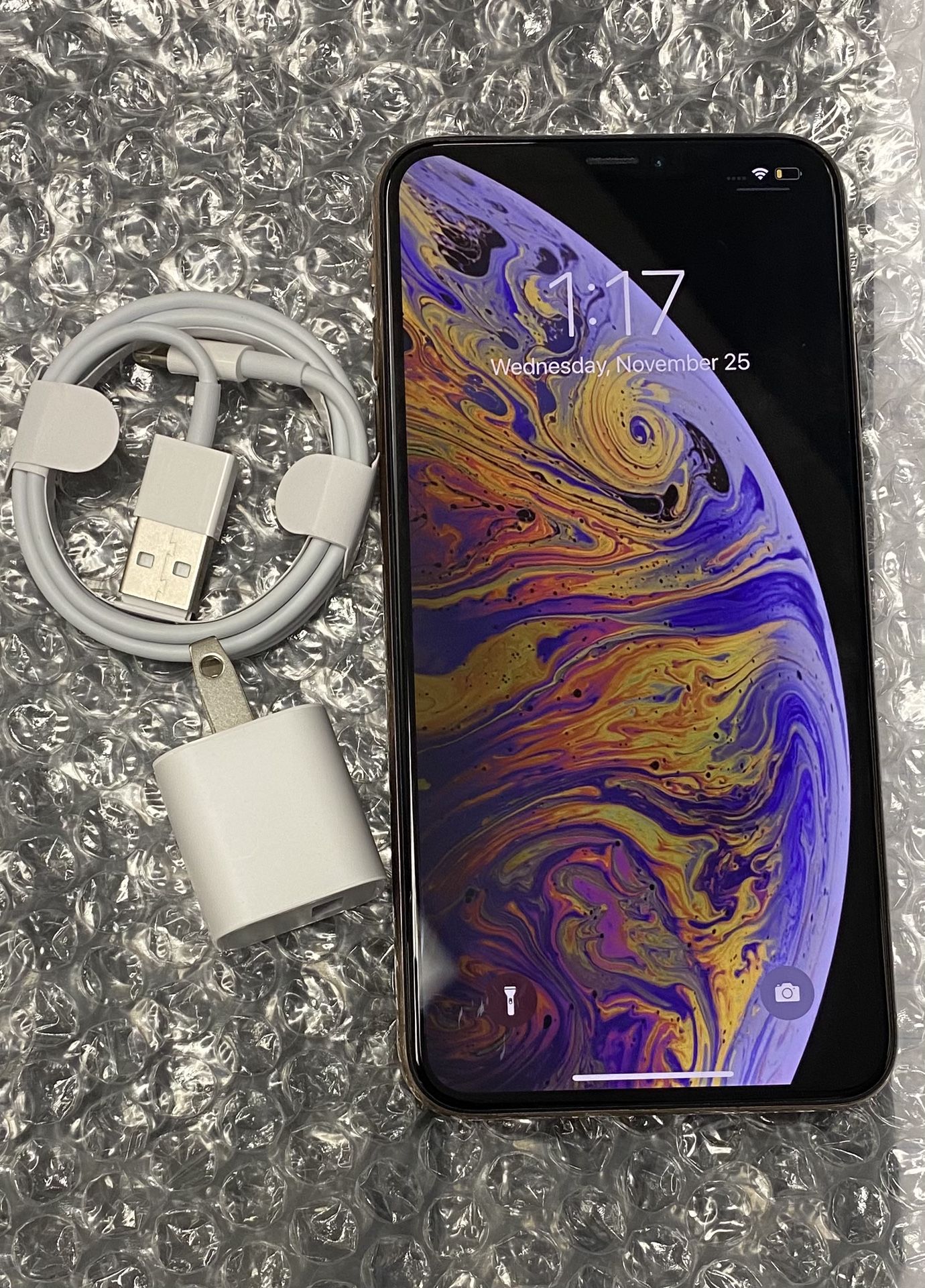 Apple iPhone XS 256gb unlocked with store warranty