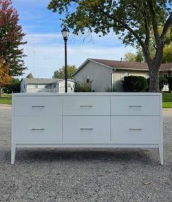 Crate & Barrel 6-Drawer Dresser – Real Wood