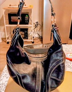 Genuine Vintage Leather Black COACH shoulder Purse
