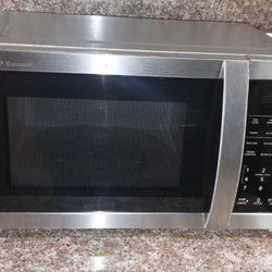 Sharp Microwave In Excellent Condition 