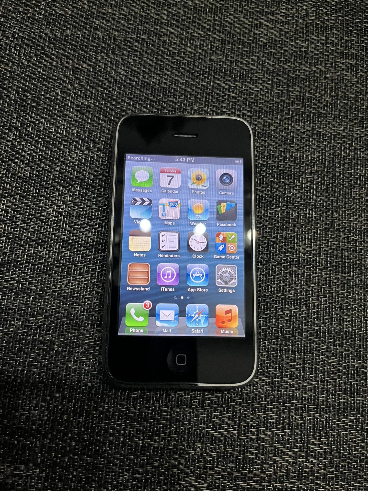 Apple iPhone 3GS - 8 GB - Black (AT&T) smart phone