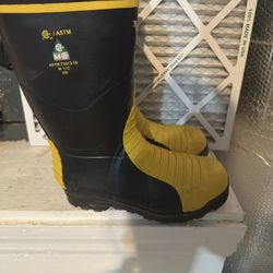VIKING Rubber Boot: Knee Footwear, Steel, Black/Yellow, 10 Size