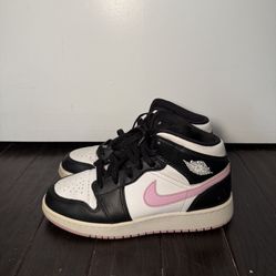 Air Jordan 1 Mid ‘White Light Arctic Pink’ 555112-103