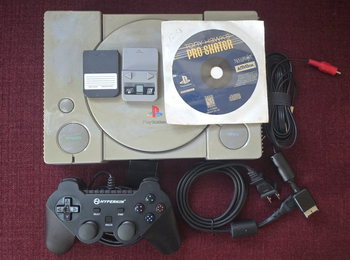 Sony Playstation (PS1), controller, 2 memory cards, Tony Hawk game
