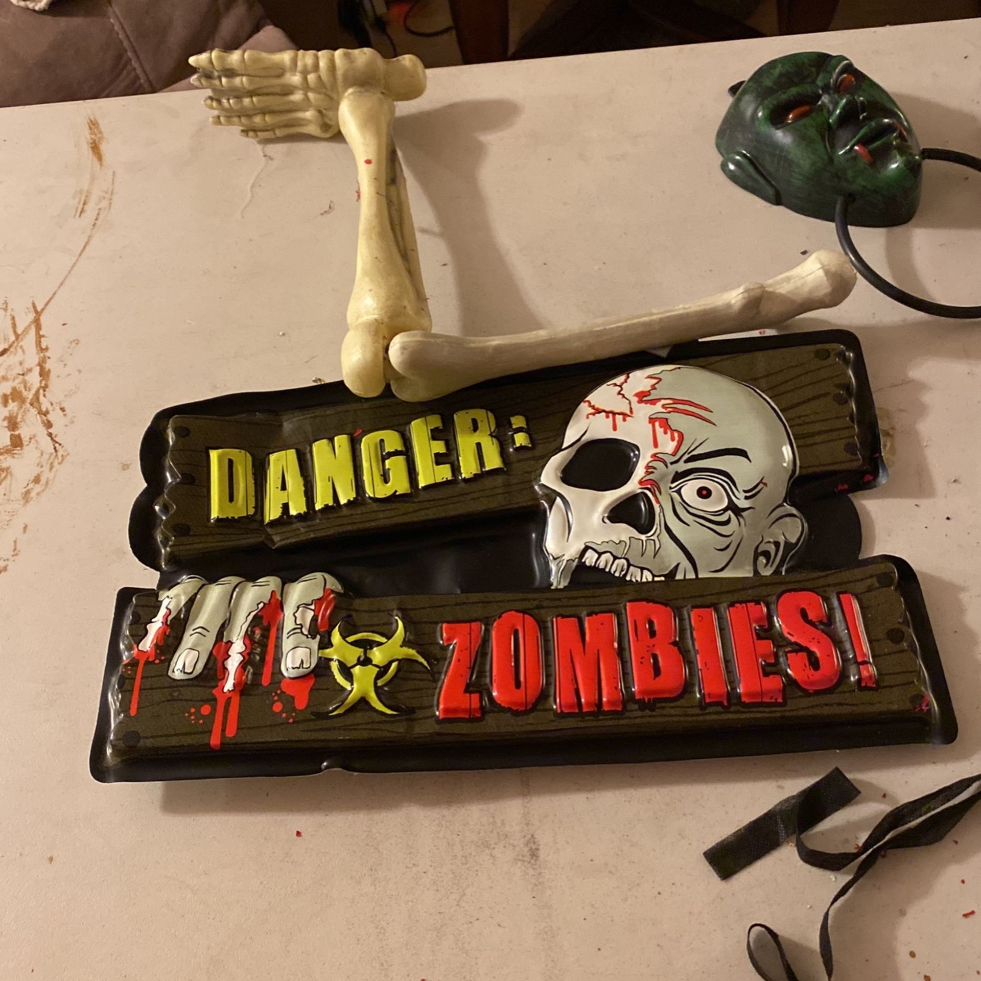 Halloween - Party - Haunted House Decorations