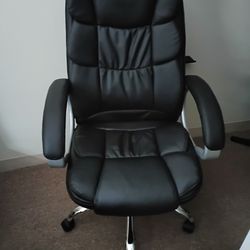 Computer Chair Still In Like New Condition 