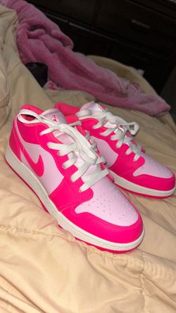 pink nikes