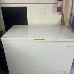 Insignia freezer chest 10.2 cubic feet