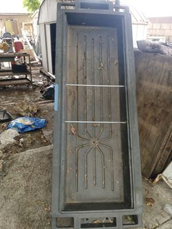 Plastic rolling ice table grate for food vendors