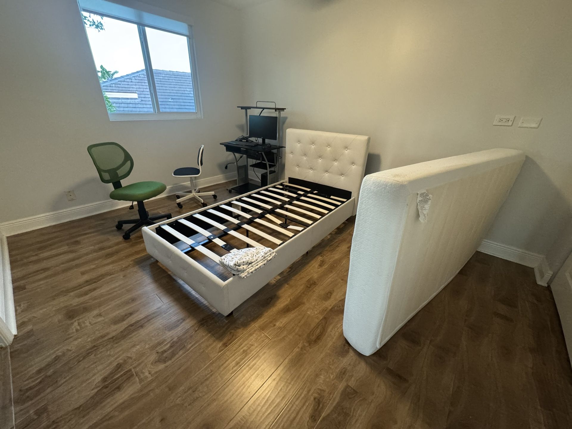 Full Kid/Teenage room: Bed+Mattress+Sheets + Small Desk + 2 chairs (does not include the computer)