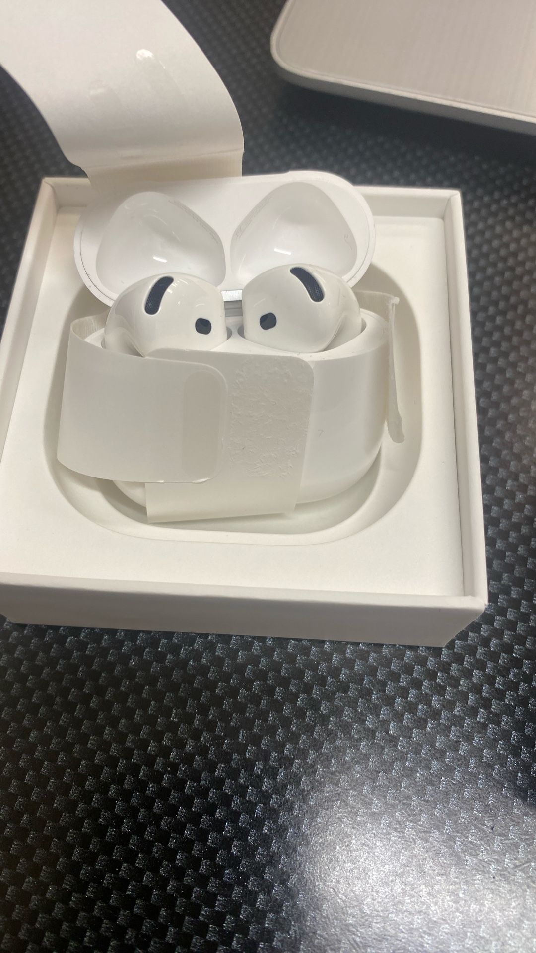 AirPods4