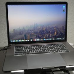 2018 MacBook Pro 15” – 32GB RAM, New Battery, Case & Charger Included