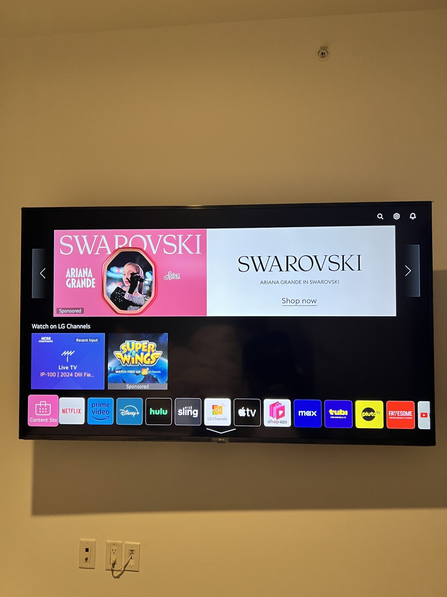 LG 70” TV 4K UHD SMART TV