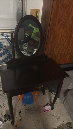 Vanity Table with Mirror