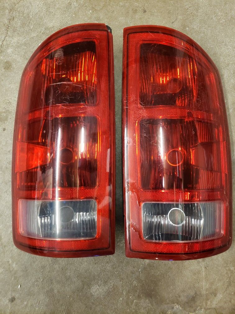 02 Dodge Ram Oem Tail Lights 