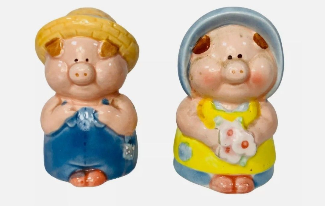 Enesco Farmer Pig Couple Salt and Pepper Shakers 3" Rare Farmhouse Porky Petunia