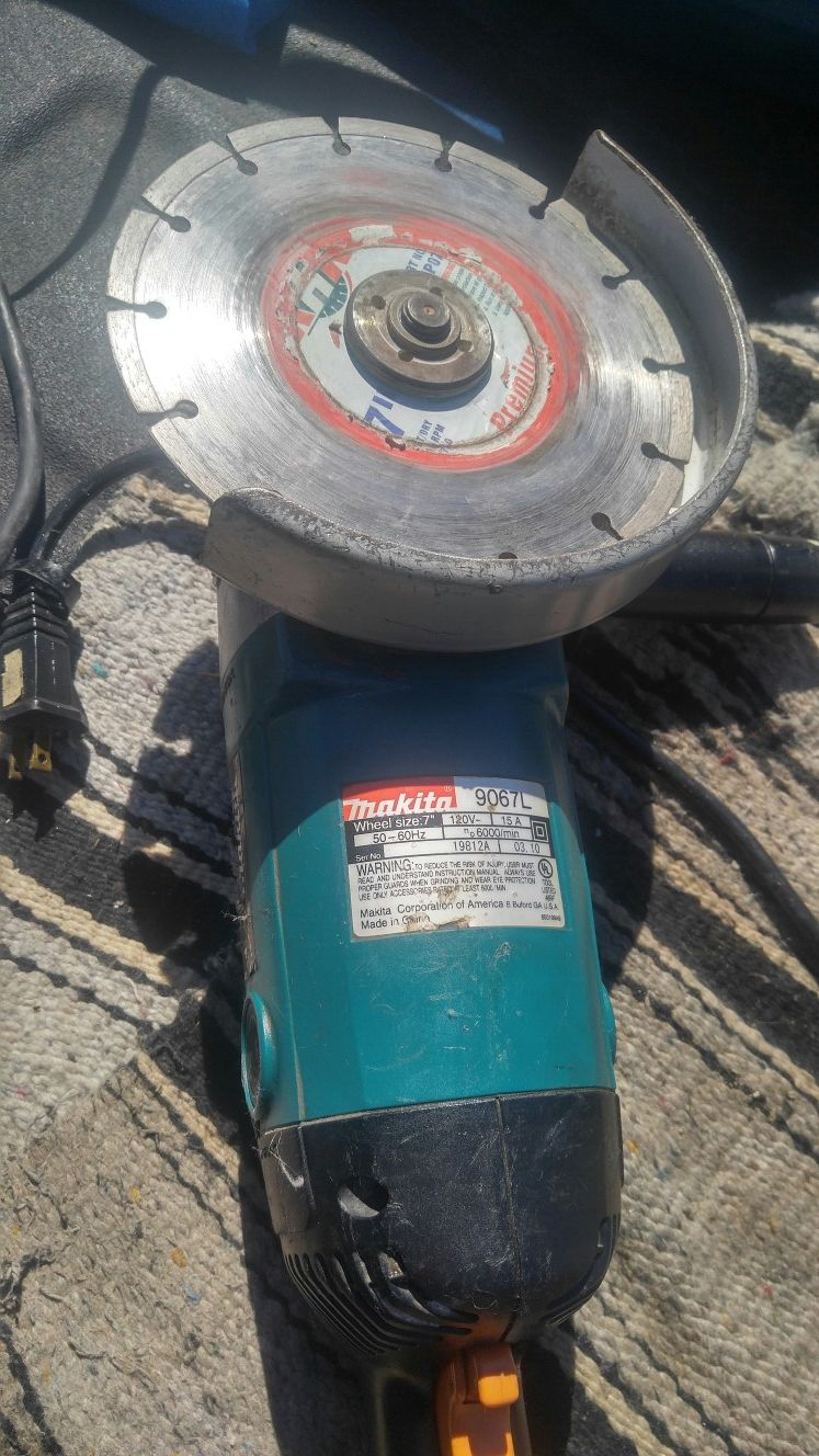 Makita 9067l on sale