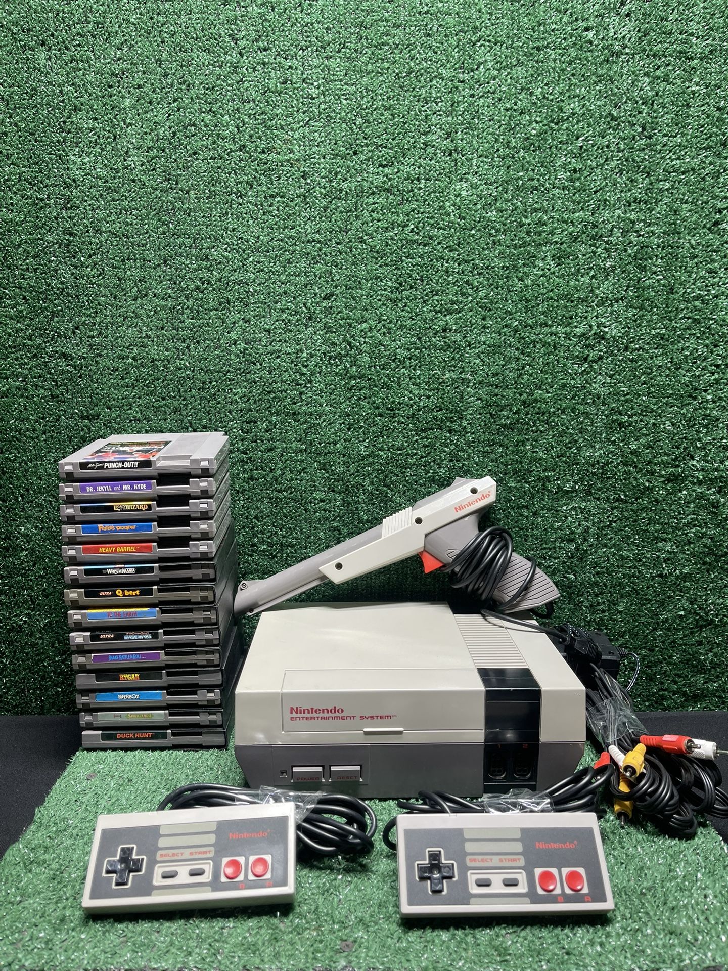 Nintendo NES -001 Console Bundle With 14 Games.Tested Free Shipping!