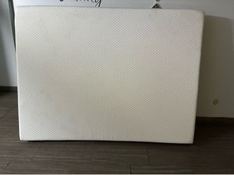 Queen size foam mattress ( excellent condition)
