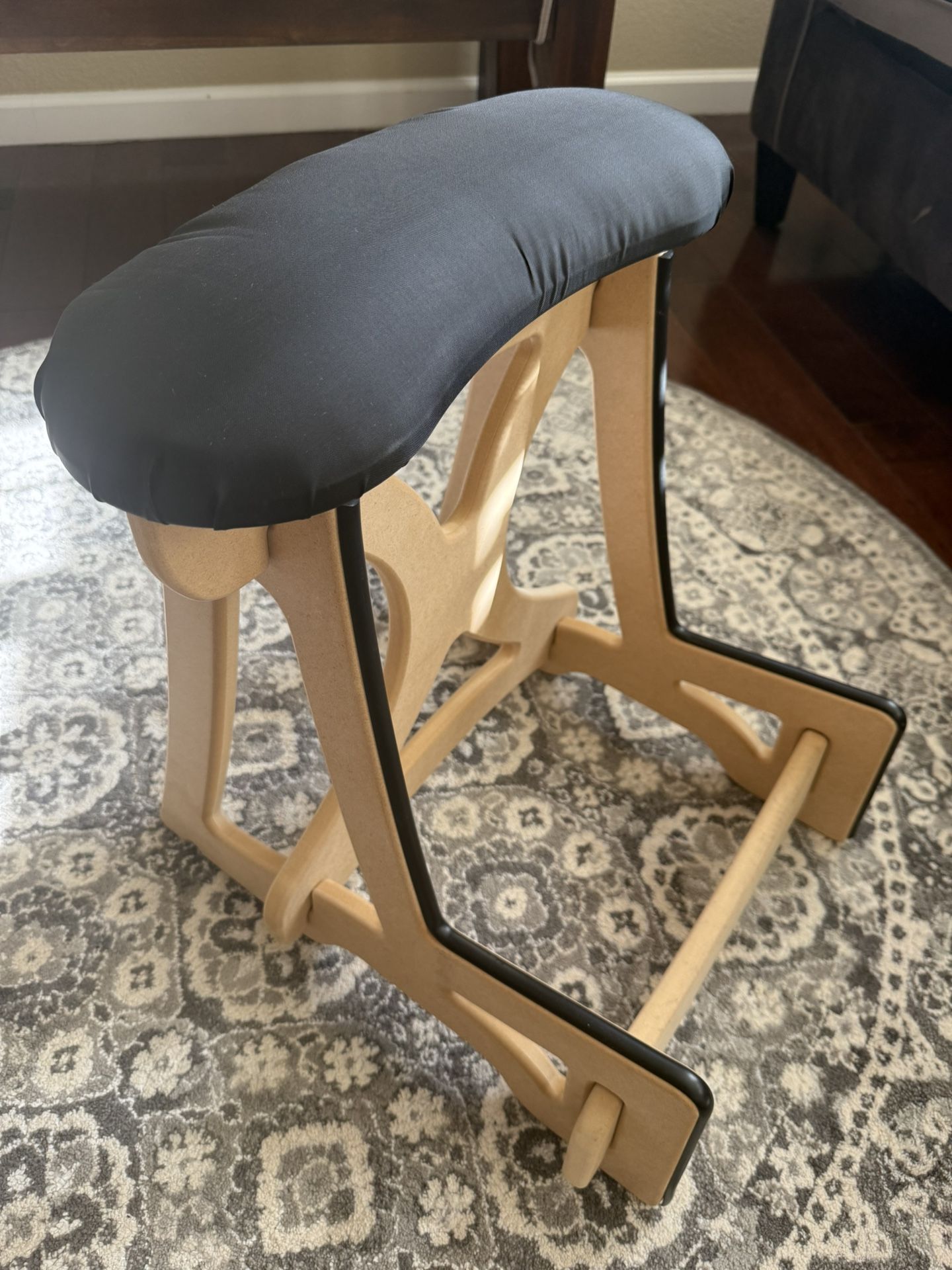 Cello Stand (and extra music pieces)