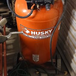 HUSKY 25 GALLON AIR COMPRESSOR