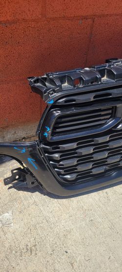 2024 dodge Ram 1500 grille