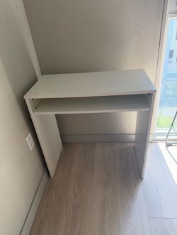 Computer desk