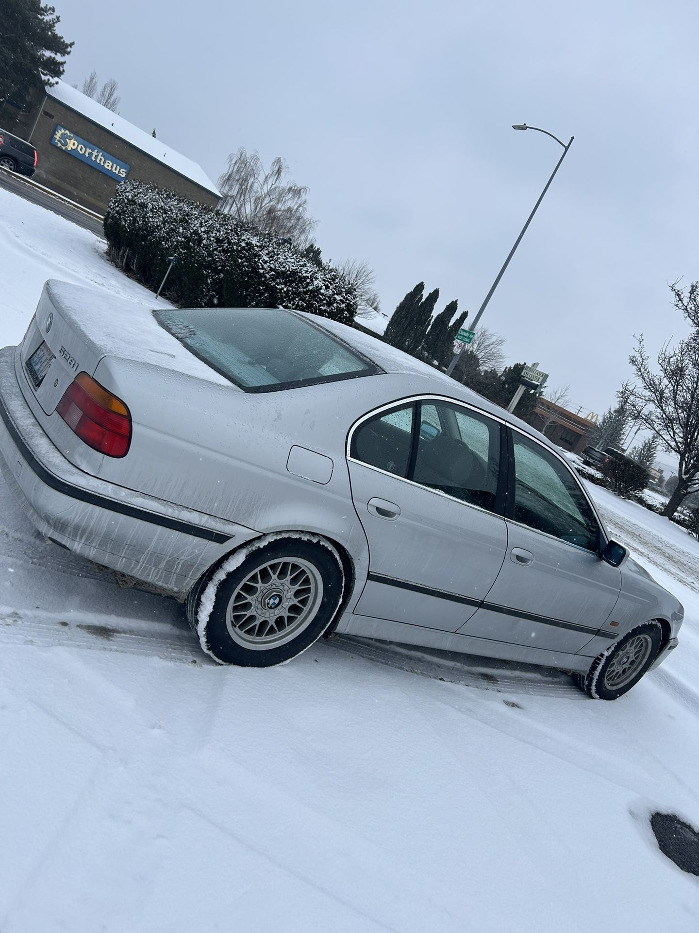 528i BMW 